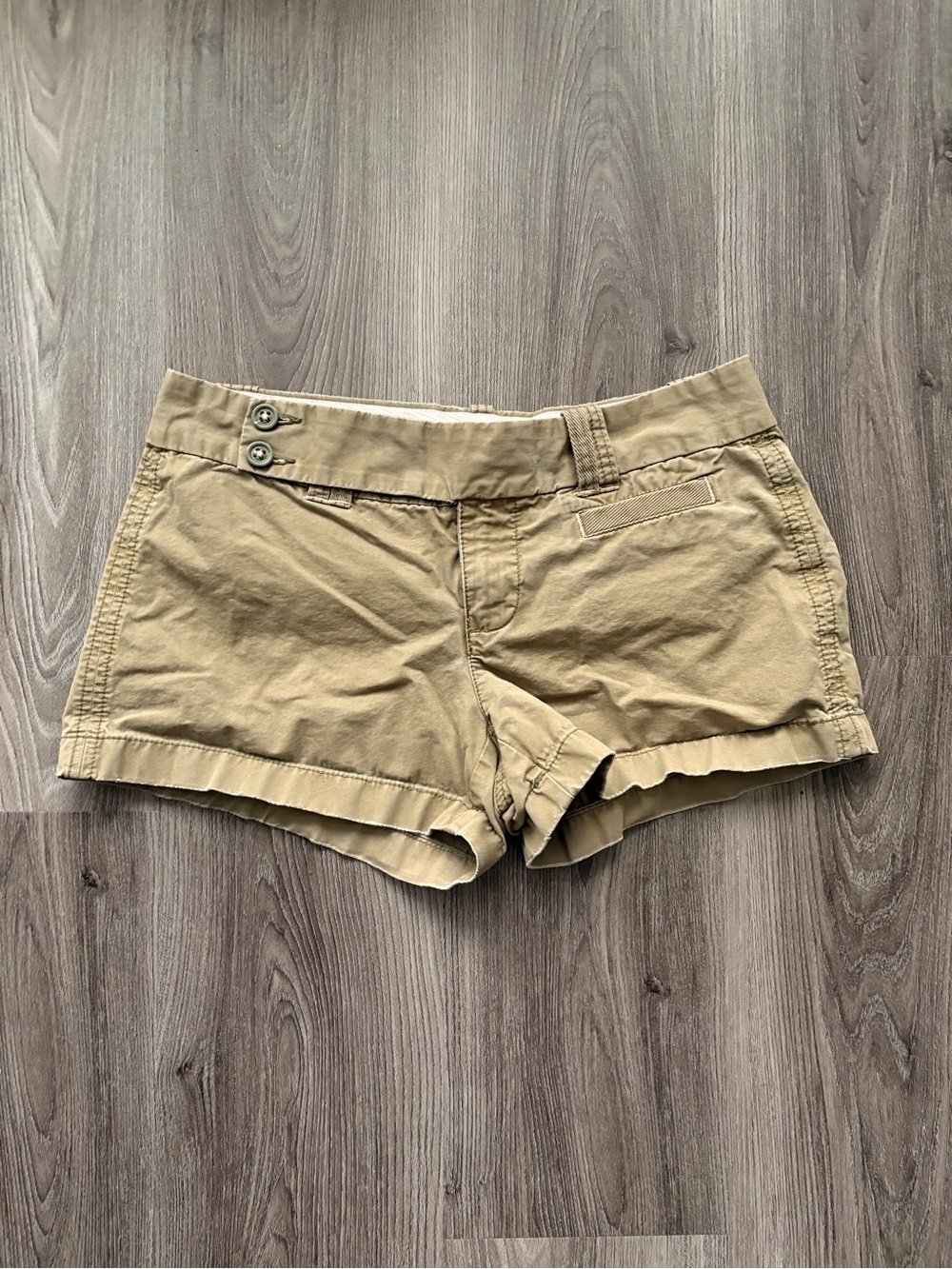 Y2K Old Navy High-Waist Khaki Shorts with Pink Threading
